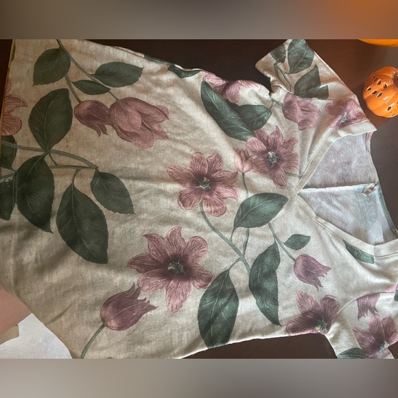 Stradivarius cream floral shirt - Picture 3 of 3